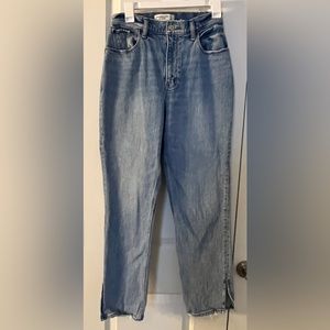 Abercrombie and Fitch Curve Love Ultra High Rise Straight Jean, Short Size 6